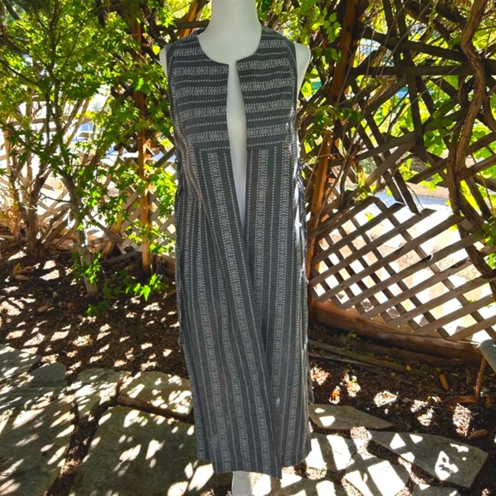 Bcbgeneration Gray Stripe Open Longline Gray And White Vest Size XXS